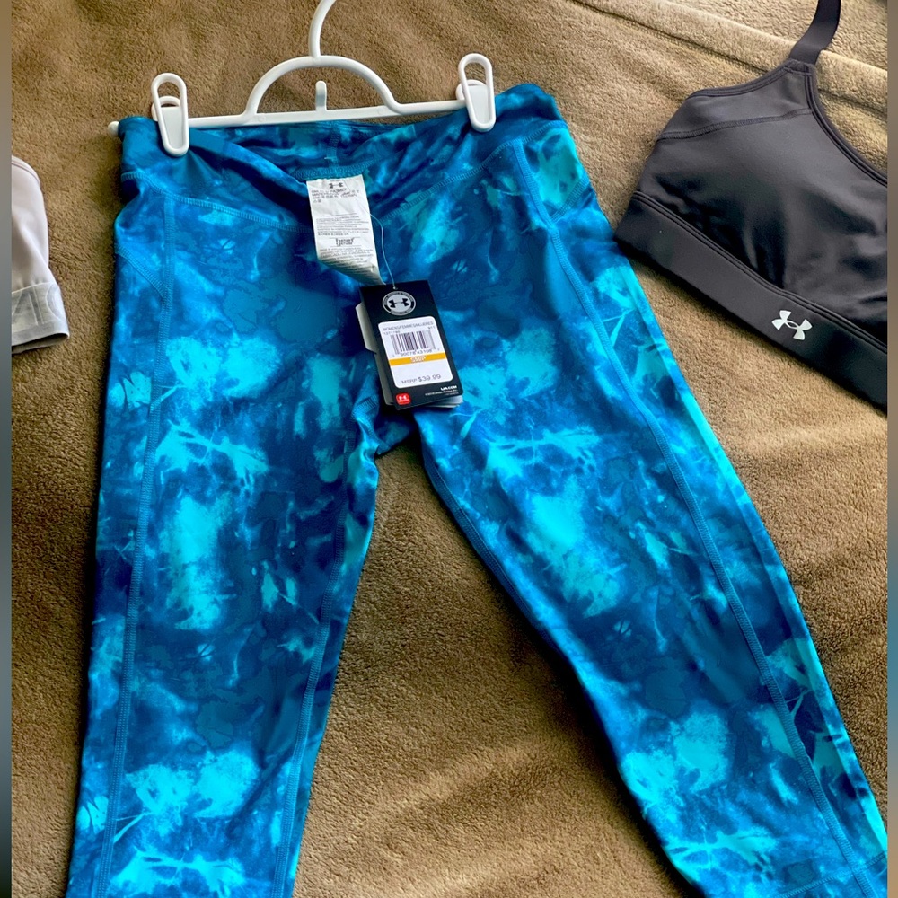 NWT MSRP $39.99 Under Armour Capri compression leggings